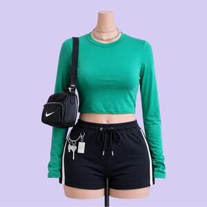 Green Fitted Long Sleeve Crop Top Stretchy Size Small Athleisure Outdoor Sporty